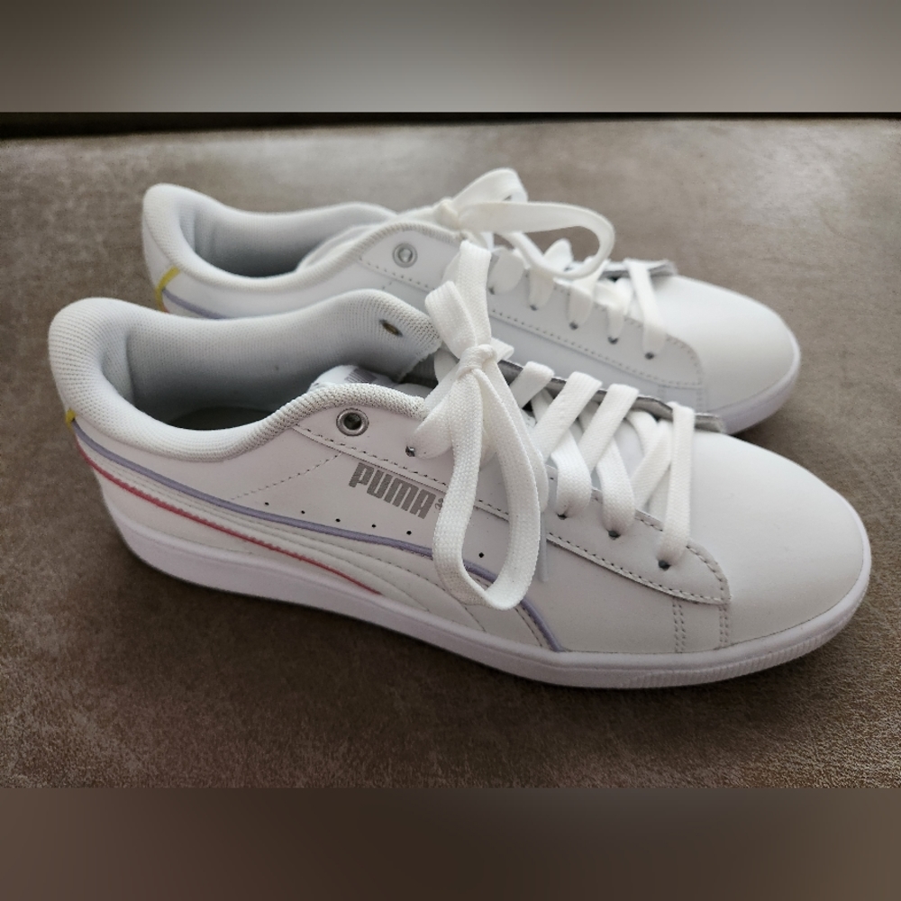 PUMA White Sneaker W7.5